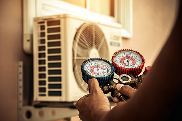 Professional Hvac technician working in Freeport, TX